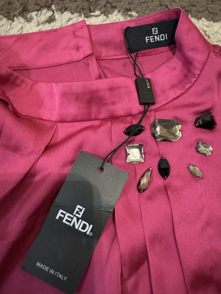 Блузка Fendi.