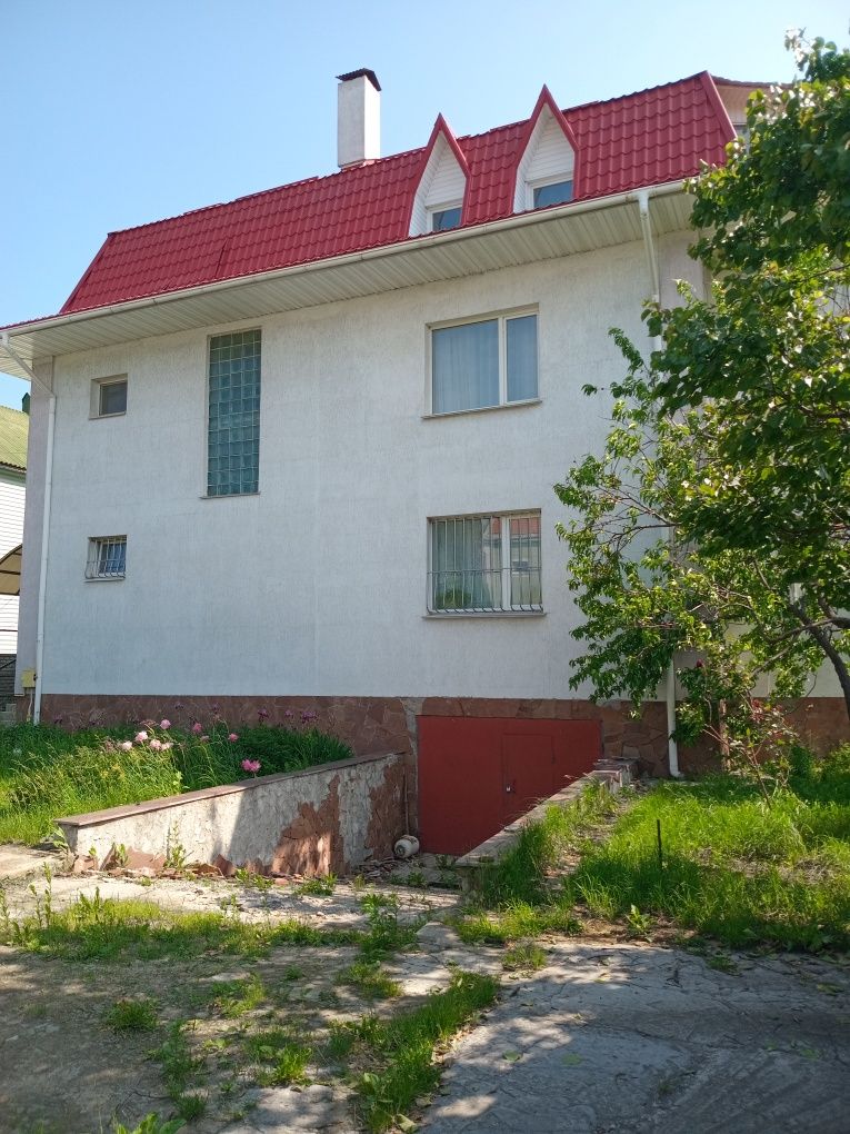 Продам будинок у передмісті