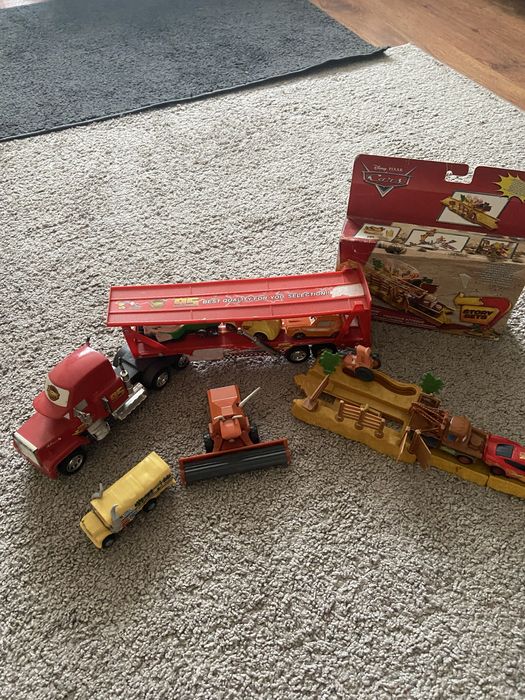 Машинки Блискавка Маквін комбайн Валєра