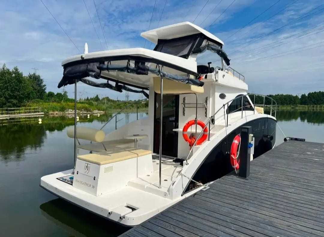 Jacht motorowy domek na wodzie Navigathor 30 Houseboat łódź Prestige