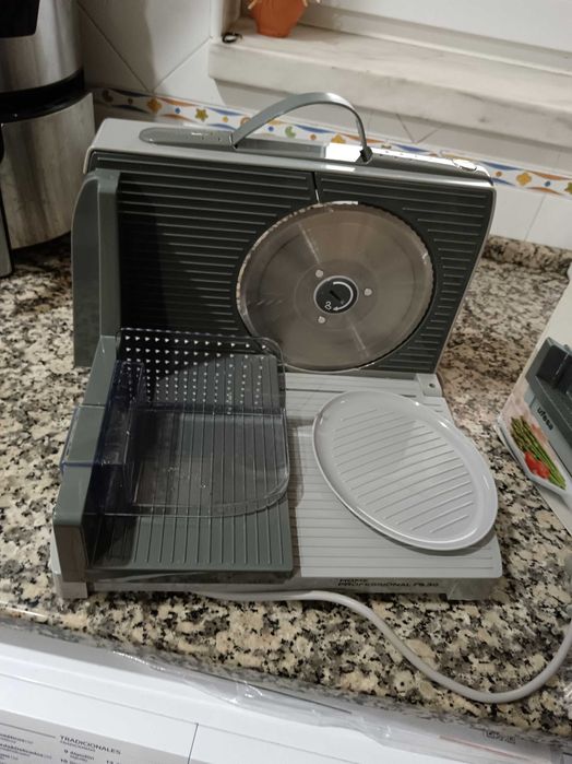 Fiambreira UFESA Nova