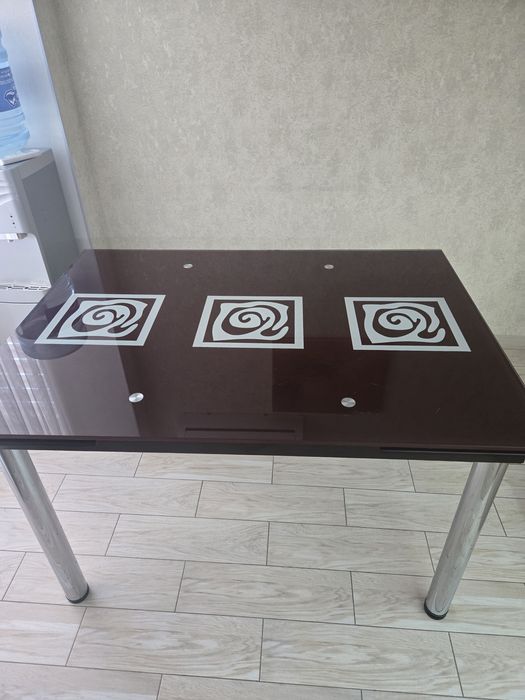 Продається стіл кухонийй.