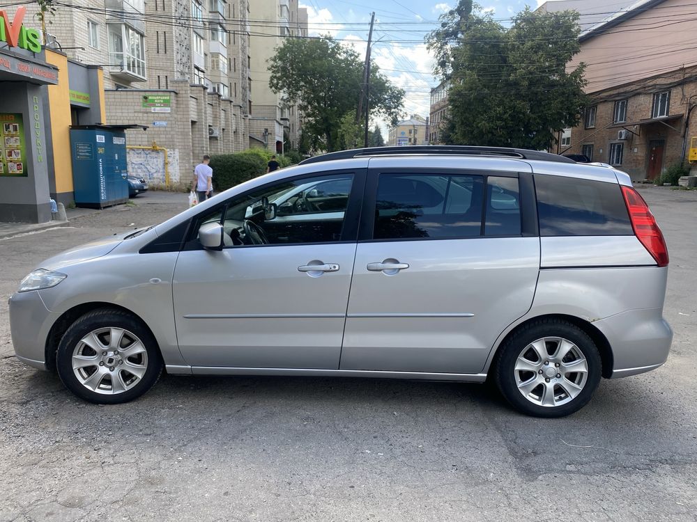 Машина Mazda 5  2005 рік