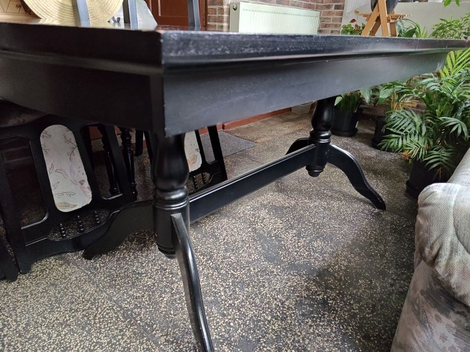 Rozkładany stół i 6 krzeseł do jadalni