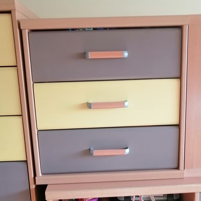 Móvel com 3 gavetas em madeira de pinho