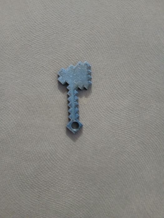 Breloczek siekiery z minecraft