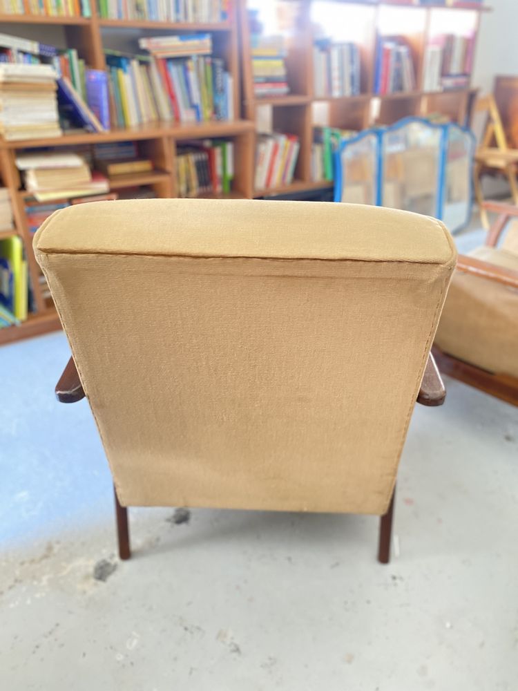 Sofas escandinavos em veludo beje