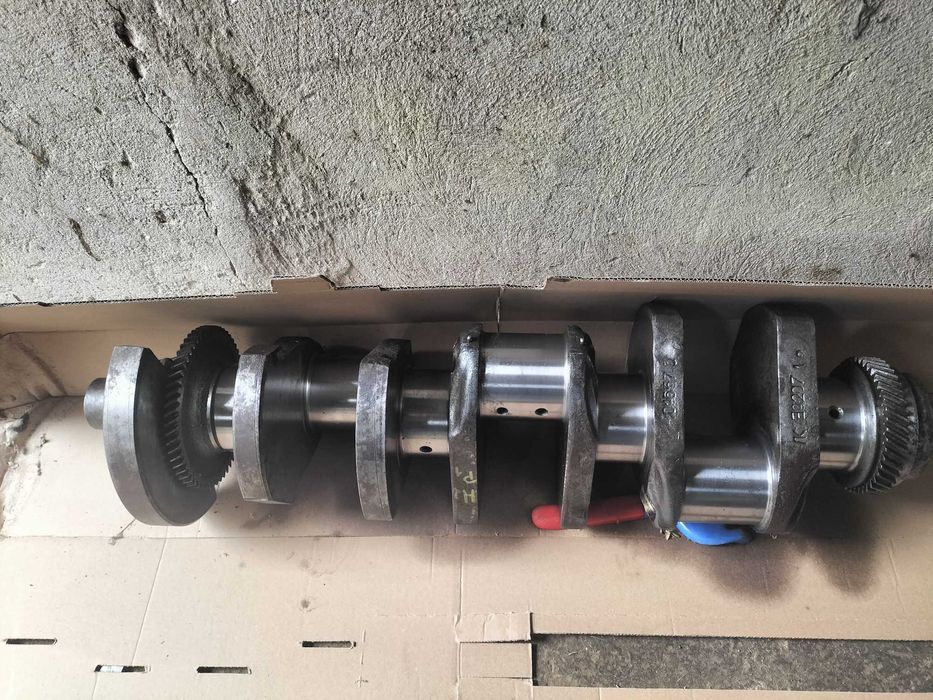 wał korbowy htz t-150 k kirowiec smd62