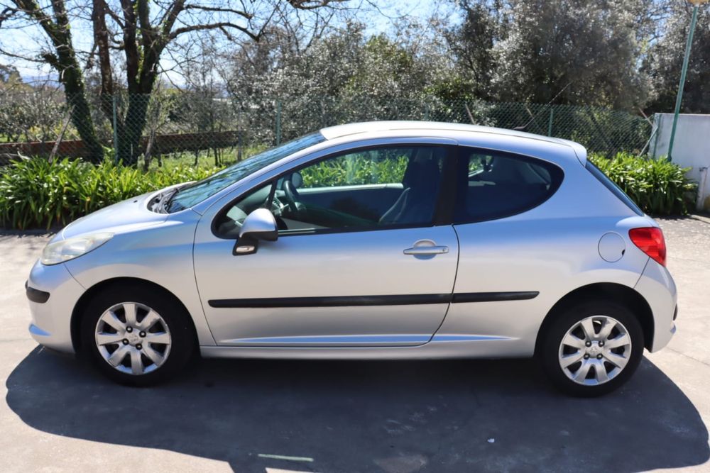 Peugeot 207 1.4 HDi (2008) – Económico e Fiável