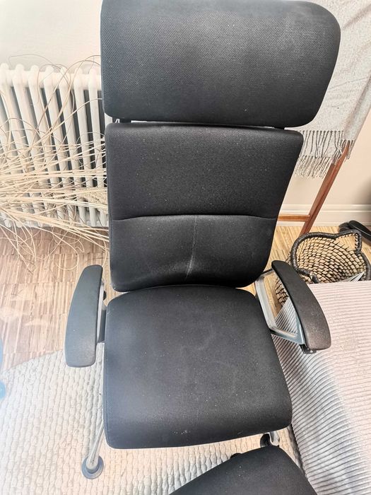 Fotel Okamura Luxos z podnóżkiem