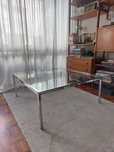 Mesa de vidro e metal cromado