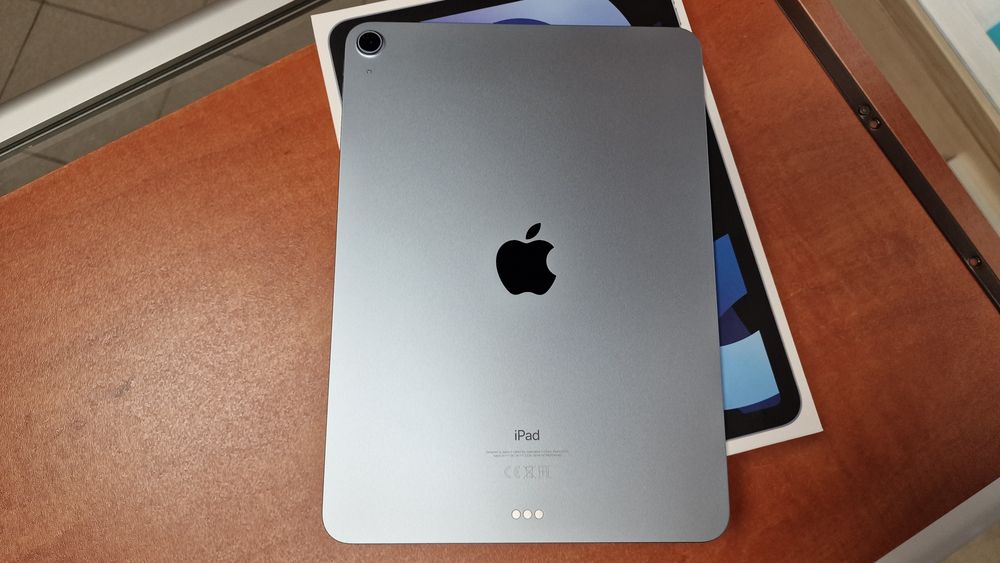 Tablet Apple iPad Air 10.9" Wi-Fi 4 gen. 64GB, jak nowy