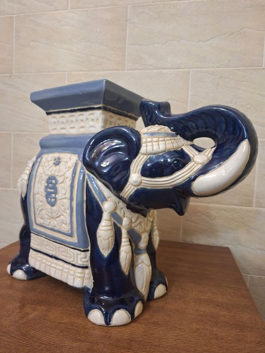 Słoń ceramiczny stojak