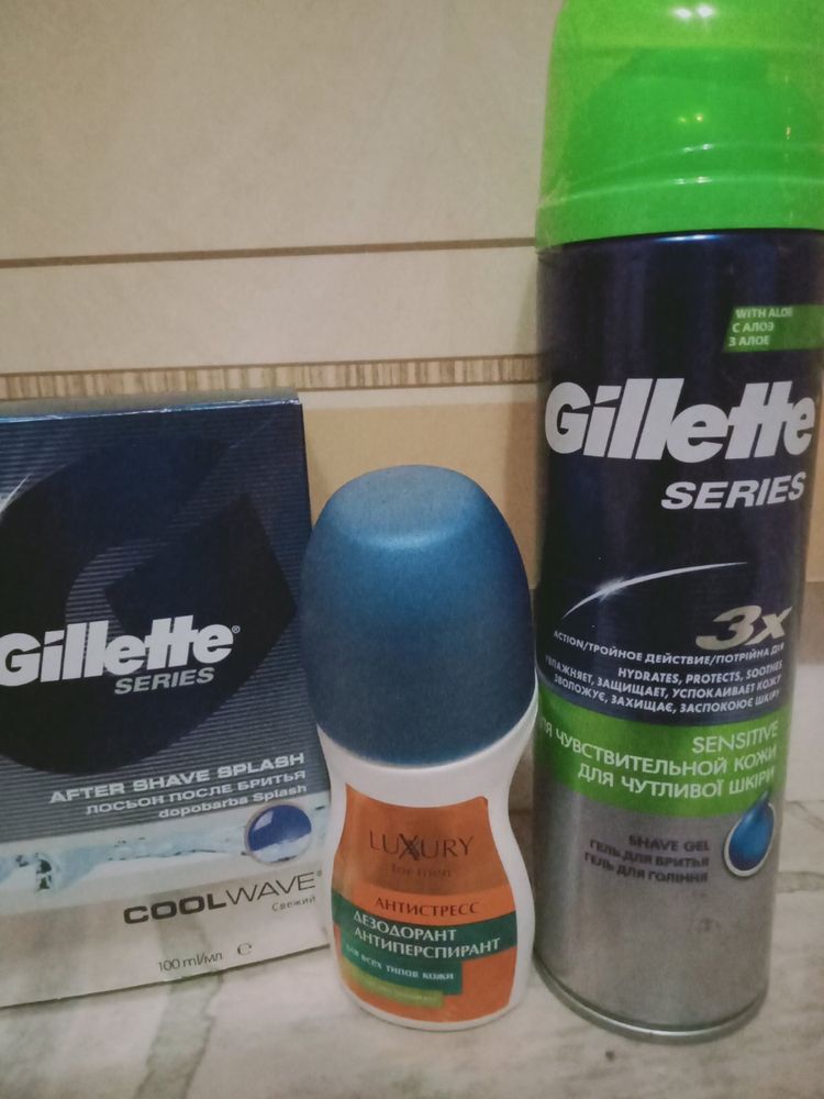 Станок Gillette, дезодорант, гель для душа, шампуни