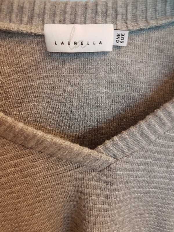 Szary sweter one size, oversize serek dekolt. Firma Laurella