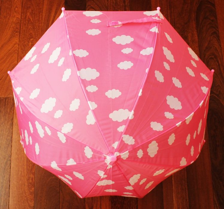 Guarda-chuva rosa de menina com estampado de nuvens do El Corte Inglés