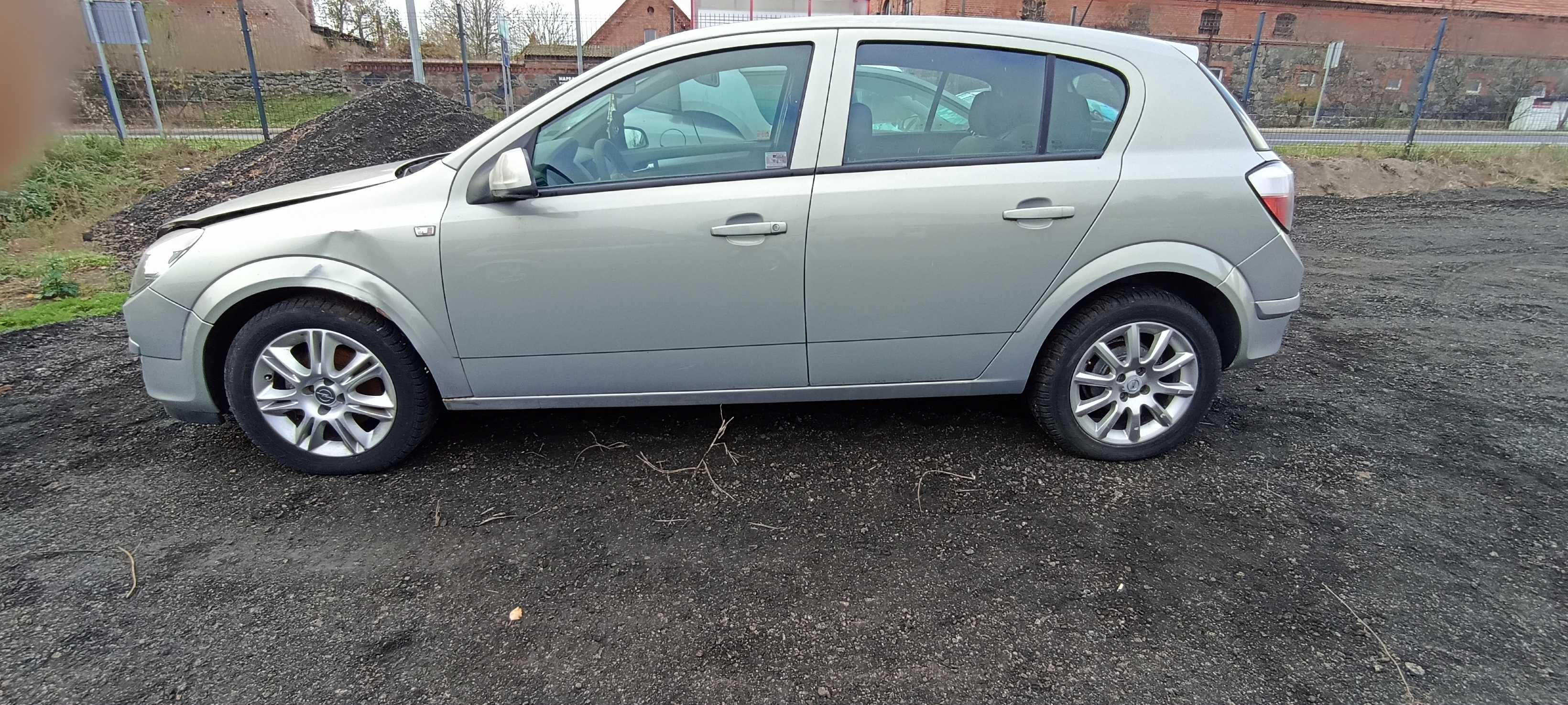 błotnik przód przedni opel astra h lak z167
