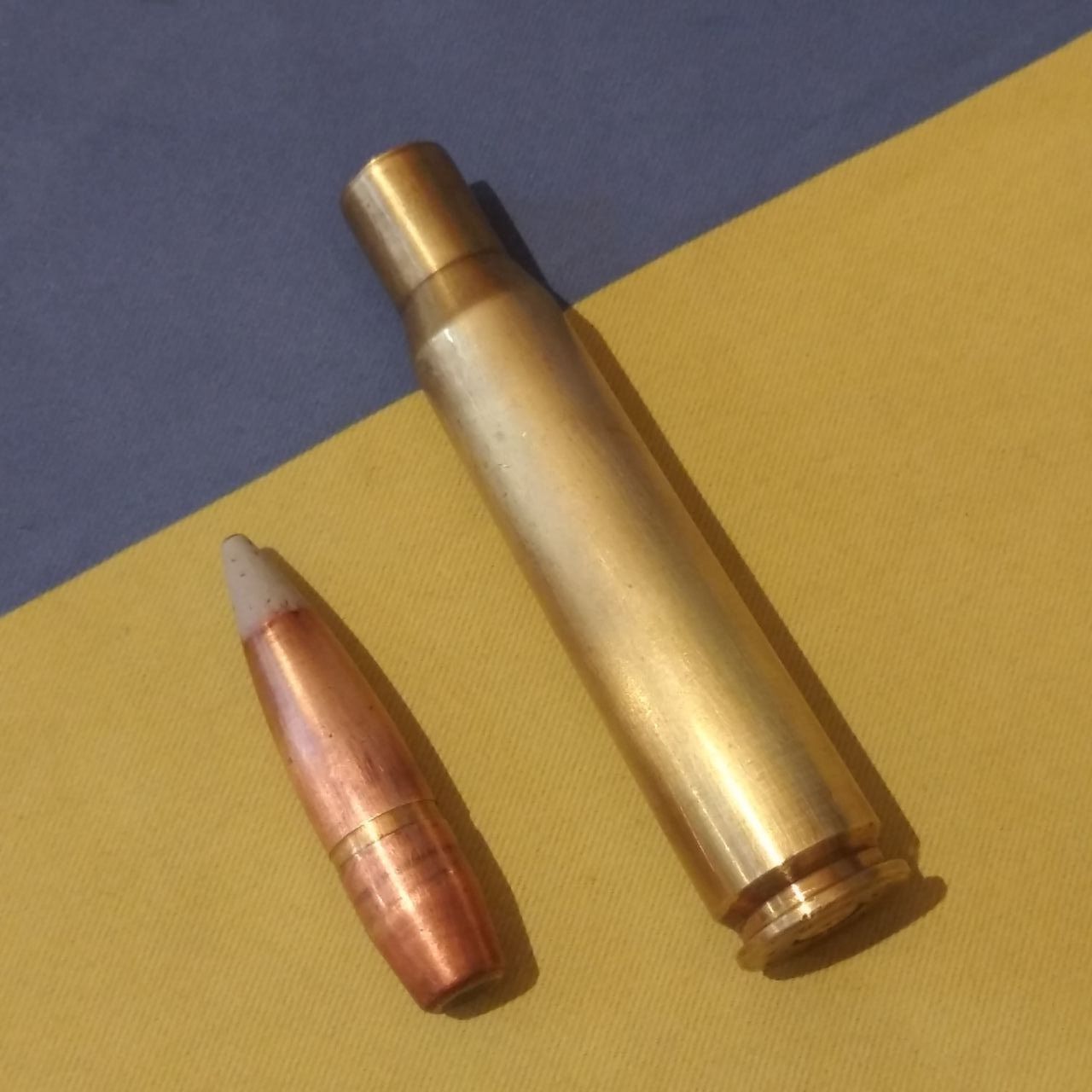Сувенірний патрон 50 BMG М8 API (12,7 × 99 мм НАТО) у золотому кольорі