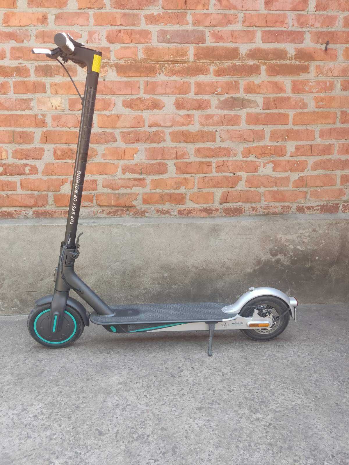 Xiaomi Mi Electric Scooter Pro 2 Mercedes-AMG F1 Edition