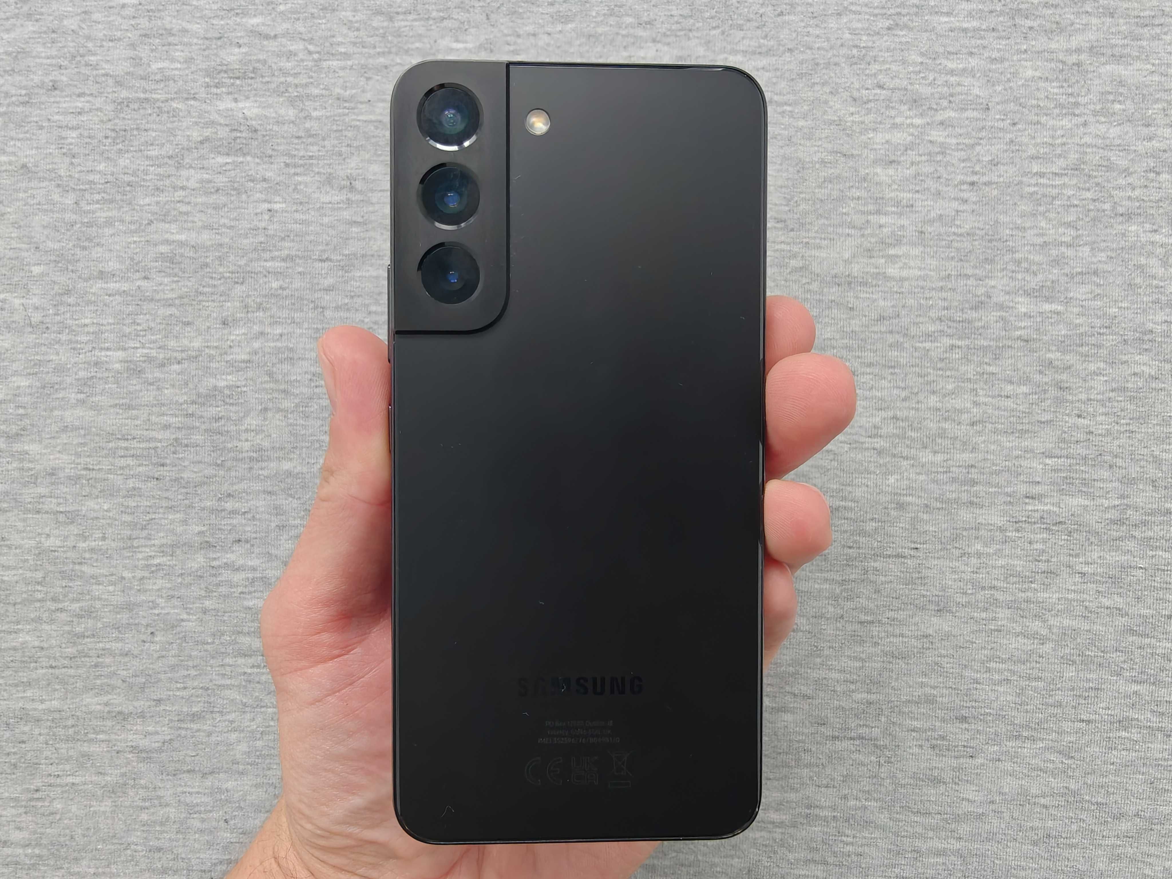 Samsung S22 8GB / 256GB czarny + słuchawki Galaxy BUDS PRO + etui
