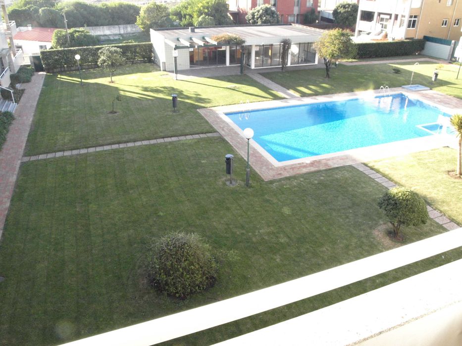 EPS41, espaçoso T3 Duplex em condomínio frente praia. Linda vista mar.