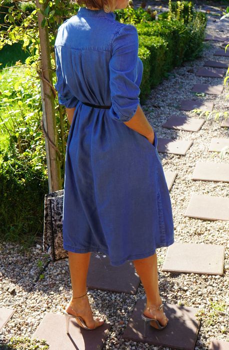 Jeansowa sukienka midi Massimo Dutti