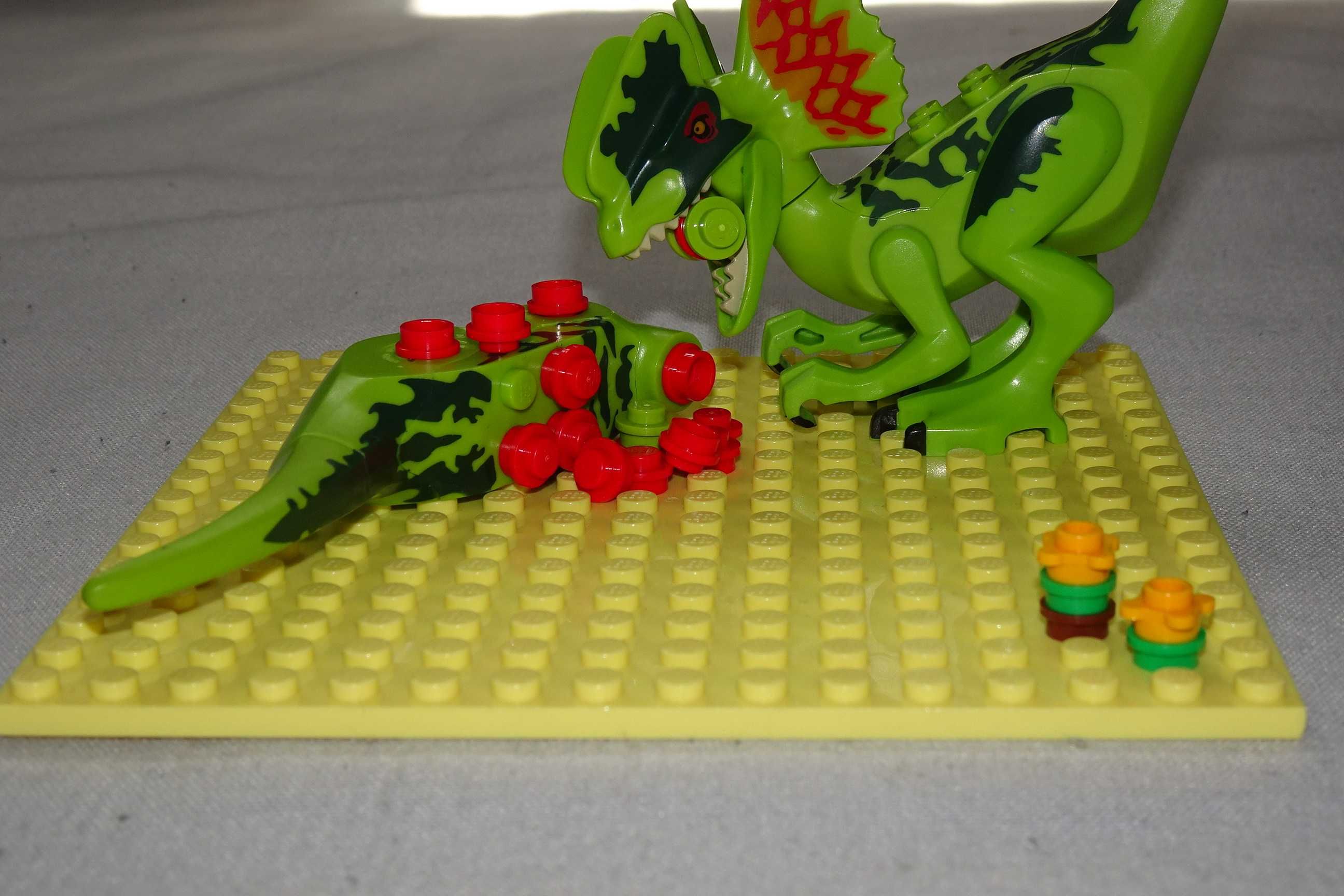 LEGO Dinozaur figurka Dilo01 park jurajski + drugi uszkodzony korpus