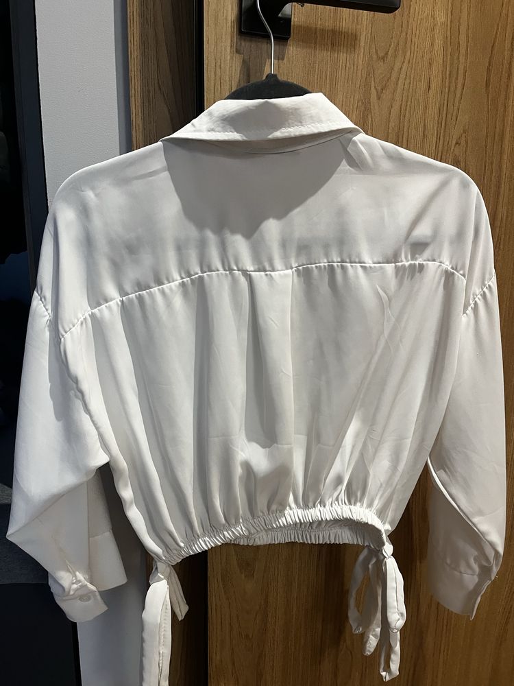 Krótka biała koszula crop top