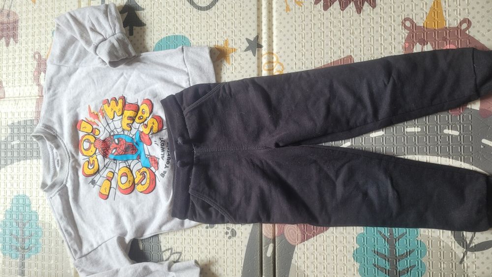 Zestaw chłopięcy Spiderman bluza spodnie 110