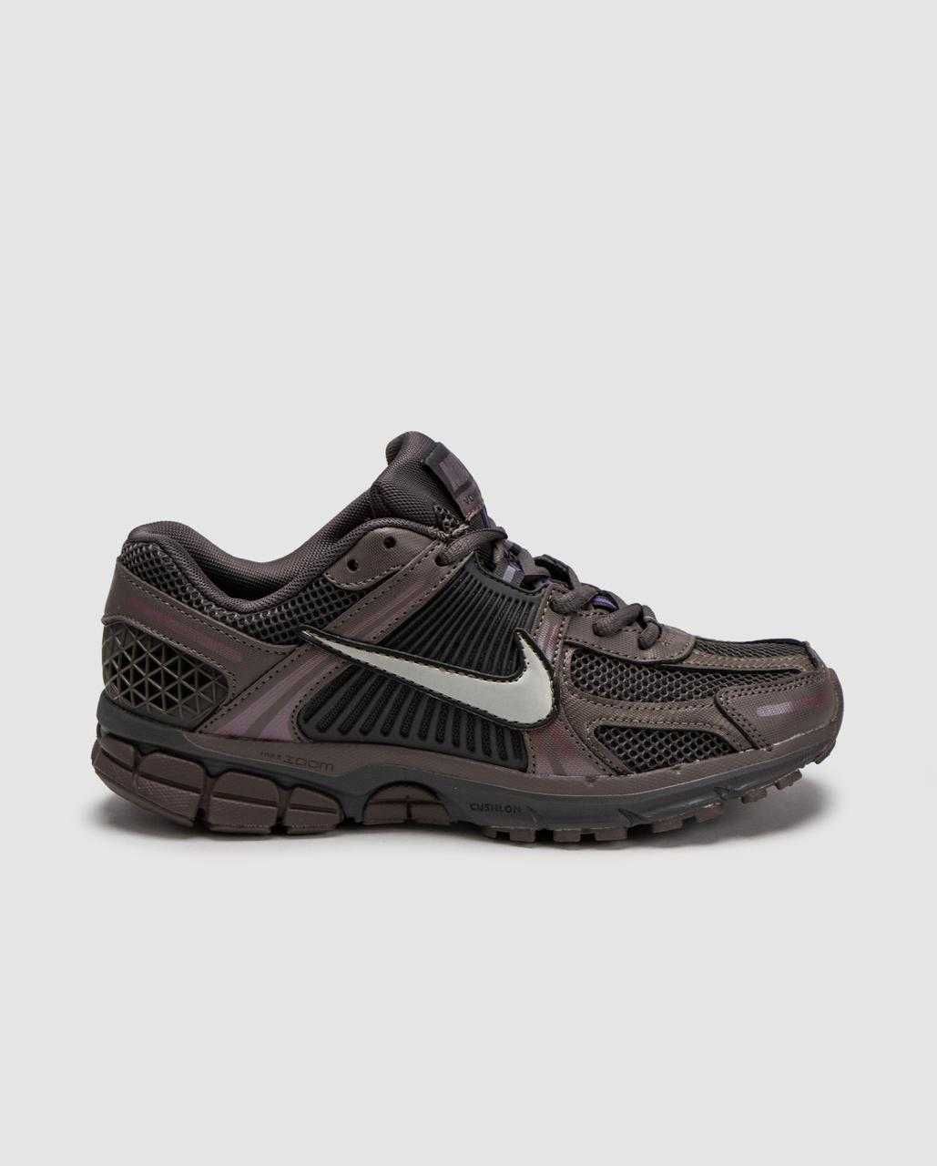 Чоловічі кросівки   Nike Zoom Vomero 5 бордовий з чорним C-01153 ТОП
