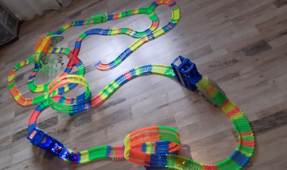 Tor samochodowy świecący