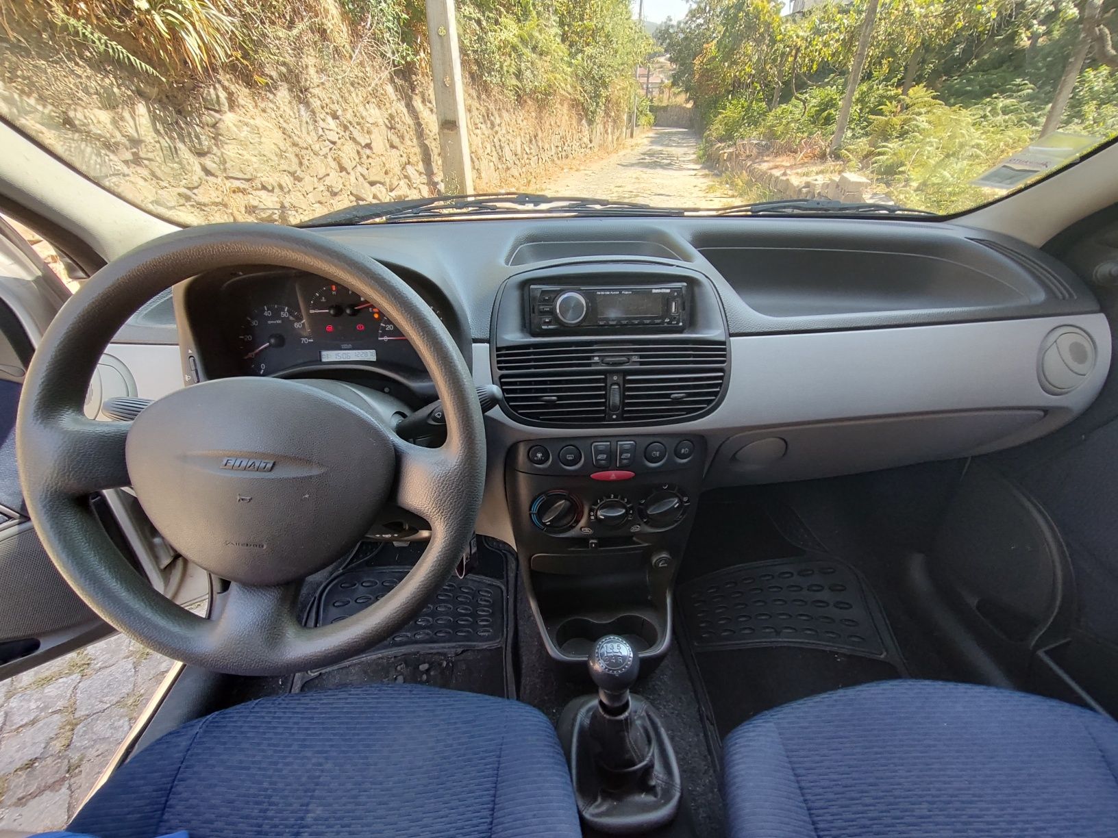 Fiat Punto ELX Económico e Fiável, Ideal para Cidade