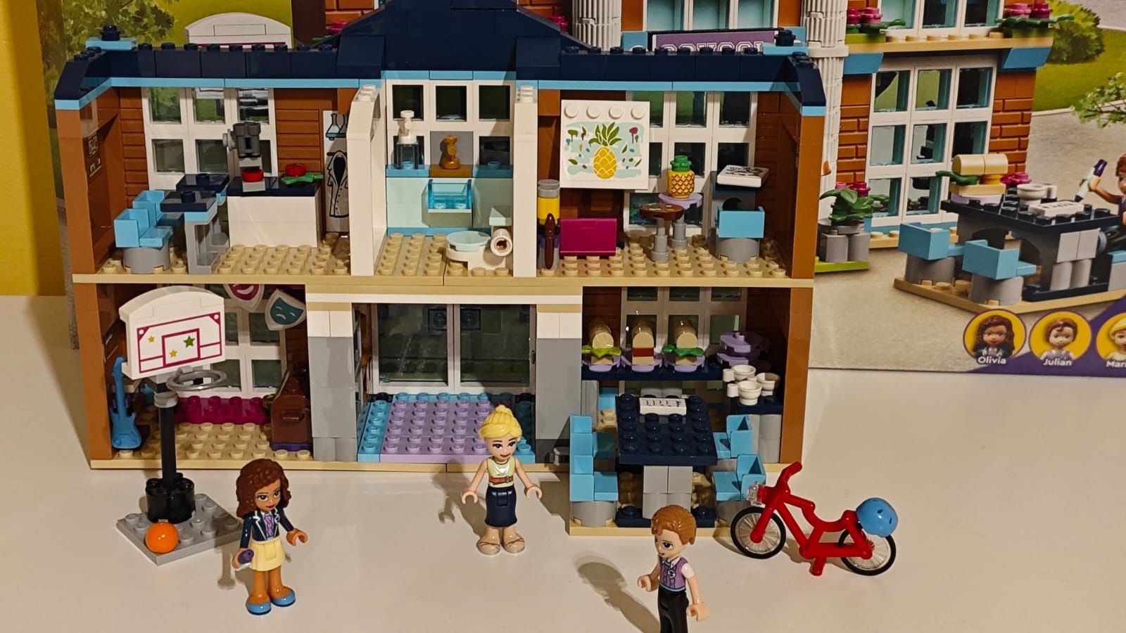 LEGO Friends 41682 Szkoła w mieście Heartlake