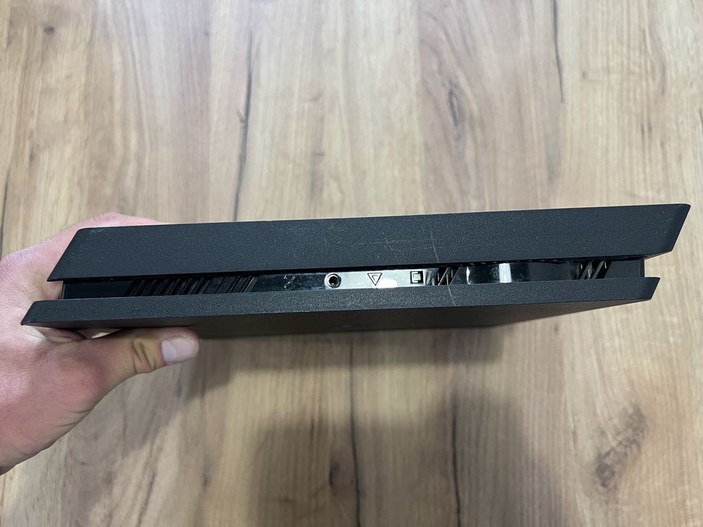PS4 Slim 500GB + pad