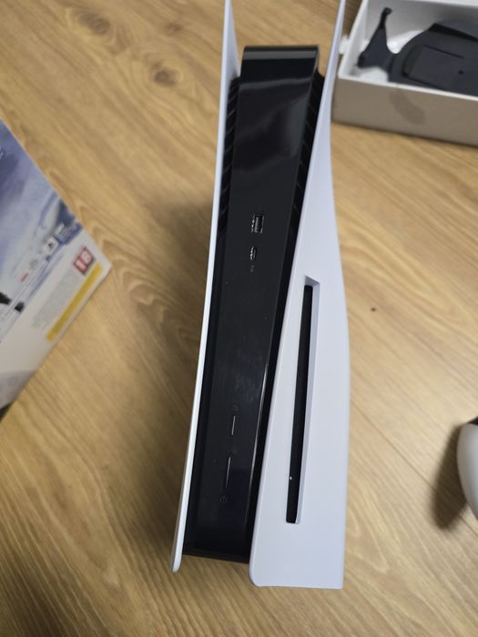 Konsola Sony PlayStation 5 z napędem, stan idealny