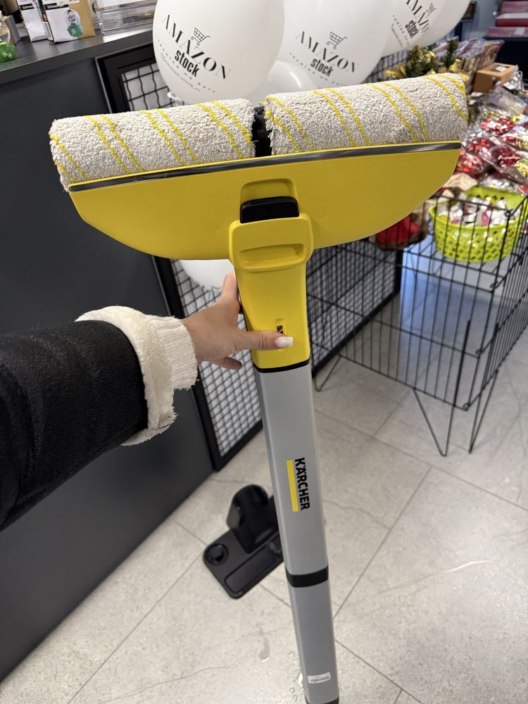 Миючий пилосос (Електрошвабра) Karcher EWM 2