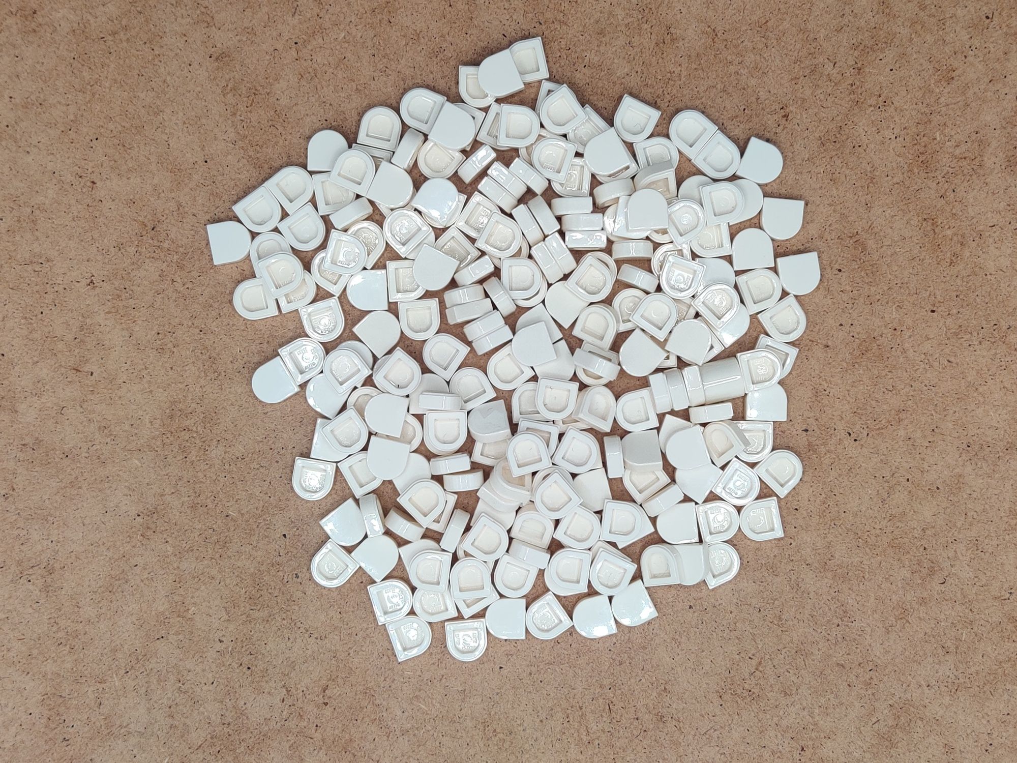 LEGO 50 sztuk tile 1x1 narożnik - biały - 24246 - elementy mix