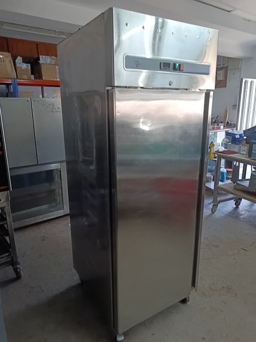 Armário frigorífico 1 porta congelador