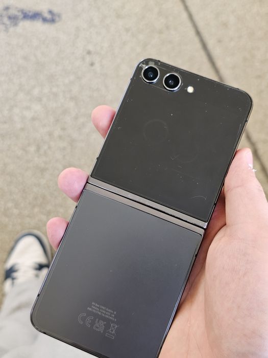 Zamienię Samsung ZFlip 5 Stan bardzo dobry najwyższa wersja 512gb+ gr