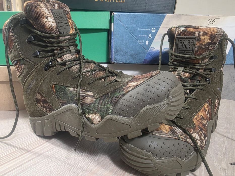 Фирменные ботинки