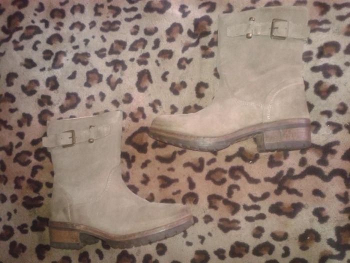 Продам замшевые ботинки, полусапожки, сапоги, размер 40-41.