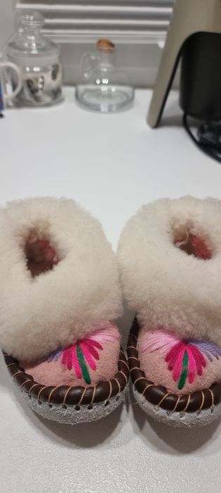 Pantofle, kapcie dla dziewczynki 25