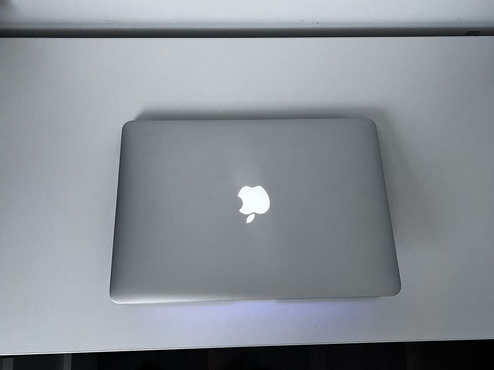 MacBook Air 13  a1466 Intel i5/8Gb RAM/128Gb SSD