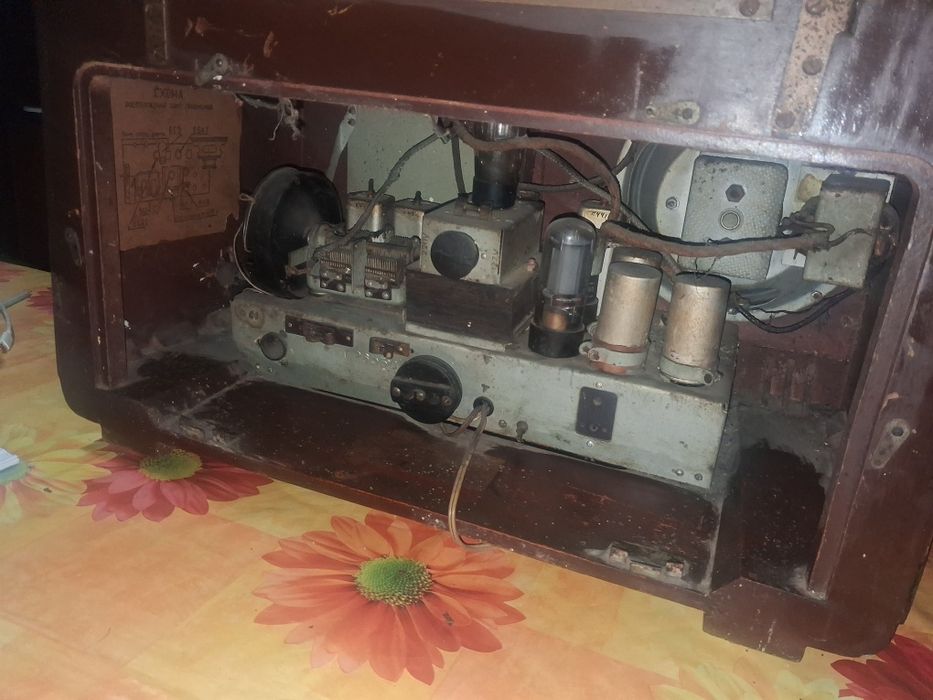 Продам радіолу старовину