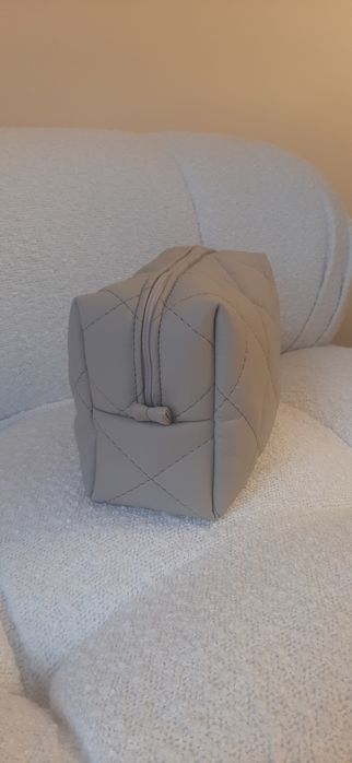 М'яка косметичка з екошкіри бежева