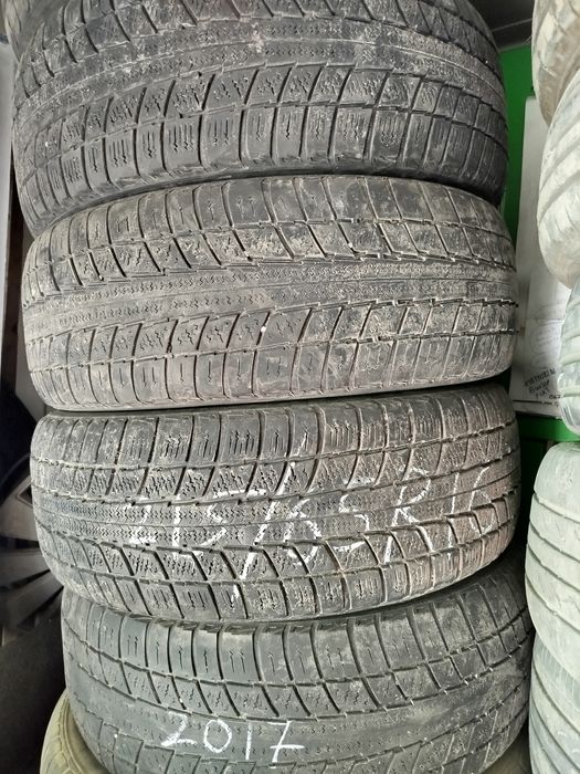 Продам комплект резины.
