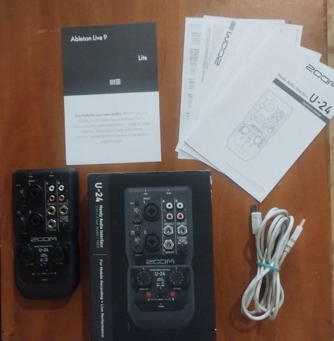 Zoom U-24 — аудіоінтерфейс