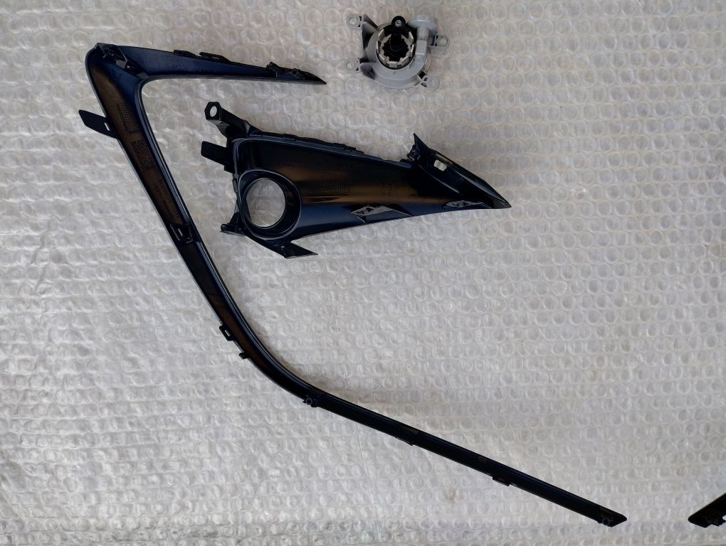 Corolla e21 ramka listwa halogen zderzaka przedniego