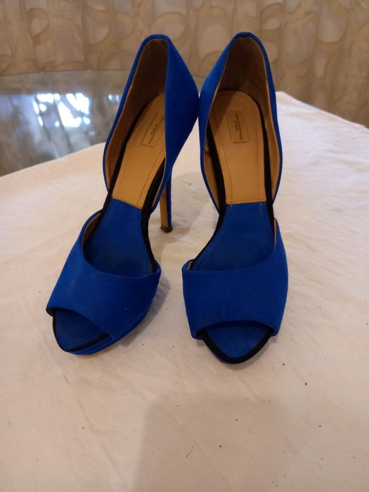 Sapatos cor azulao de salto alto