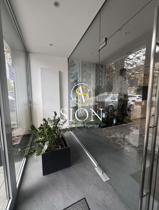 Фасадне приміщення 80 м2, Crystal park, трафік